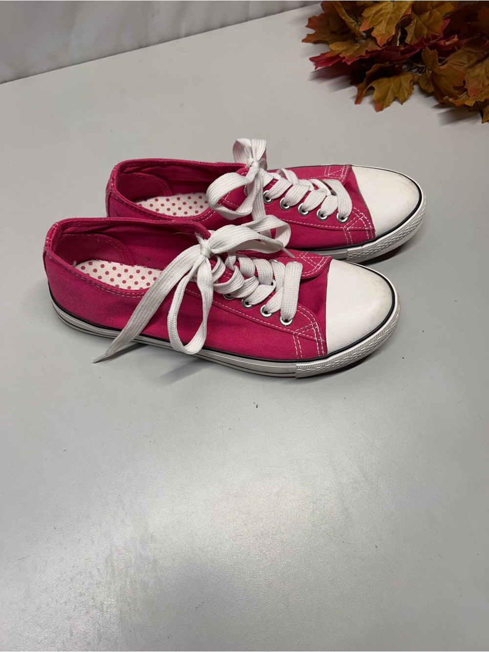 Women’s 8 Pink Low-Top Canvas Sneakers with White Laces
